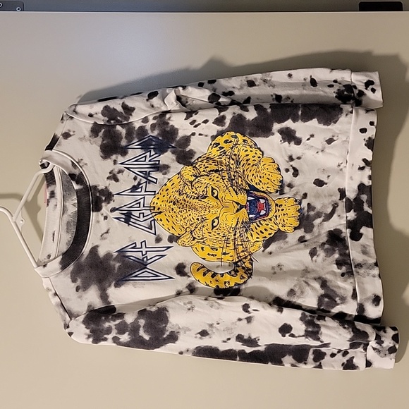 YOUNG LADY'S  Def Leapard Sewatshirt - Picture 1 of 7